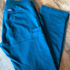 FIGS Kade Cargo Scrub Pants in M